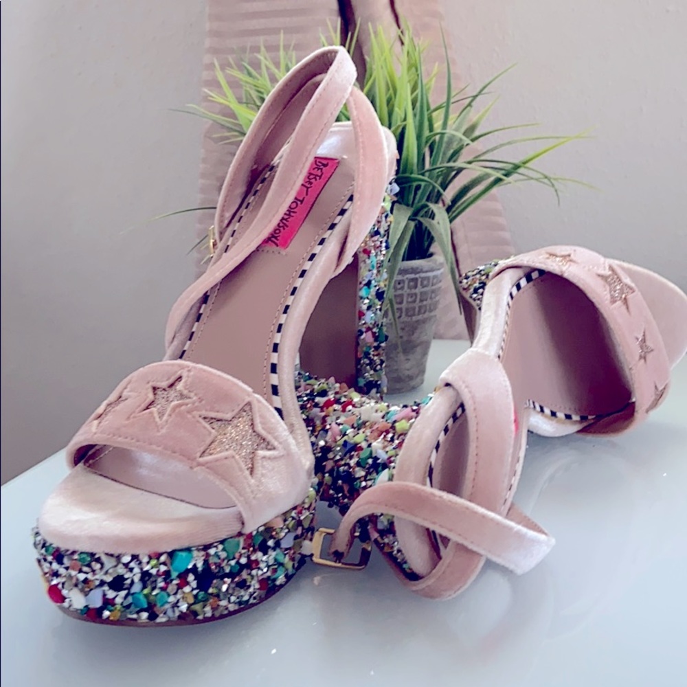 Kenna Blush Mult- Heels😱😱😱